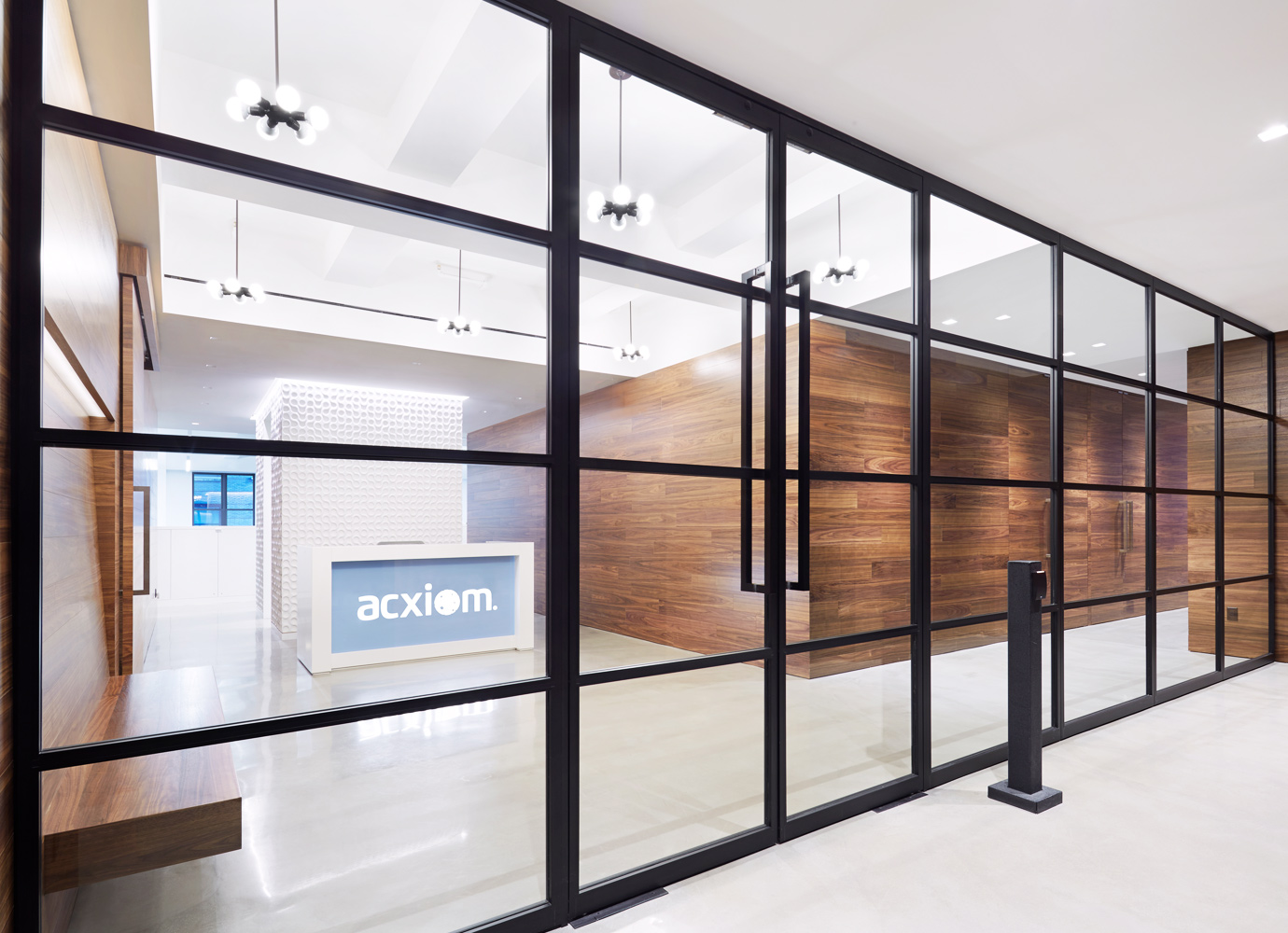 Space Reconfiguration using sliding stacking walls, swing doors, fixed panels | Acxiom Corporate Headquarters | Wide Opening Without Tracks on the Floor | Architect: Amy Lopez-Cepero Architects