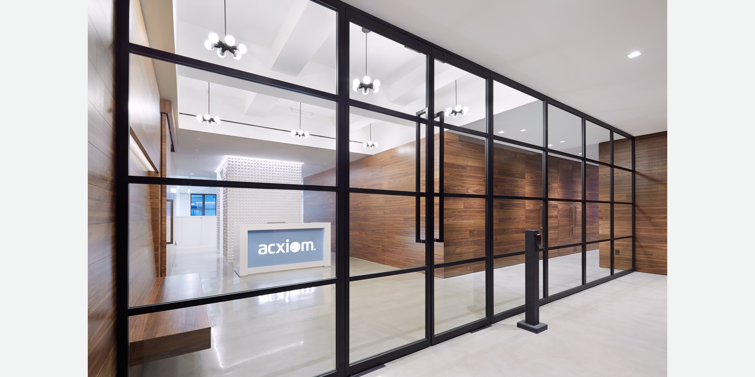 Space Reconfiguration using sliding stacking walls, swing doors, fixed panels | Acxiom Corporate Headquarters | Wide Opening Without Tracks on the Floor | Architect: Amy Lopez-Cepero Architects
