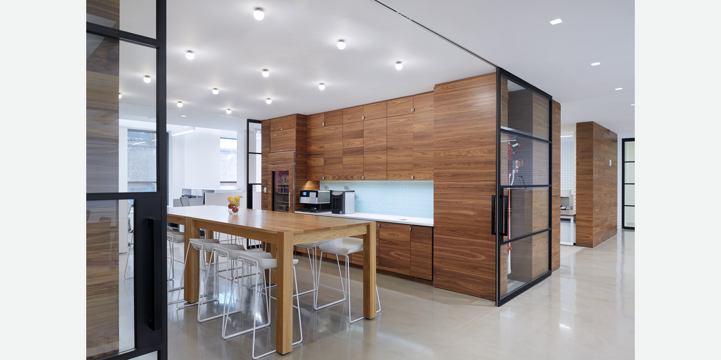 Space Reconfiguration using sliding stacking walls, swing doors, fixed panels | Acxiom Corporate Headquarters | Wide Opening Without Tracks on the Floor | Architect: Amy Lopez-Cepero Architects