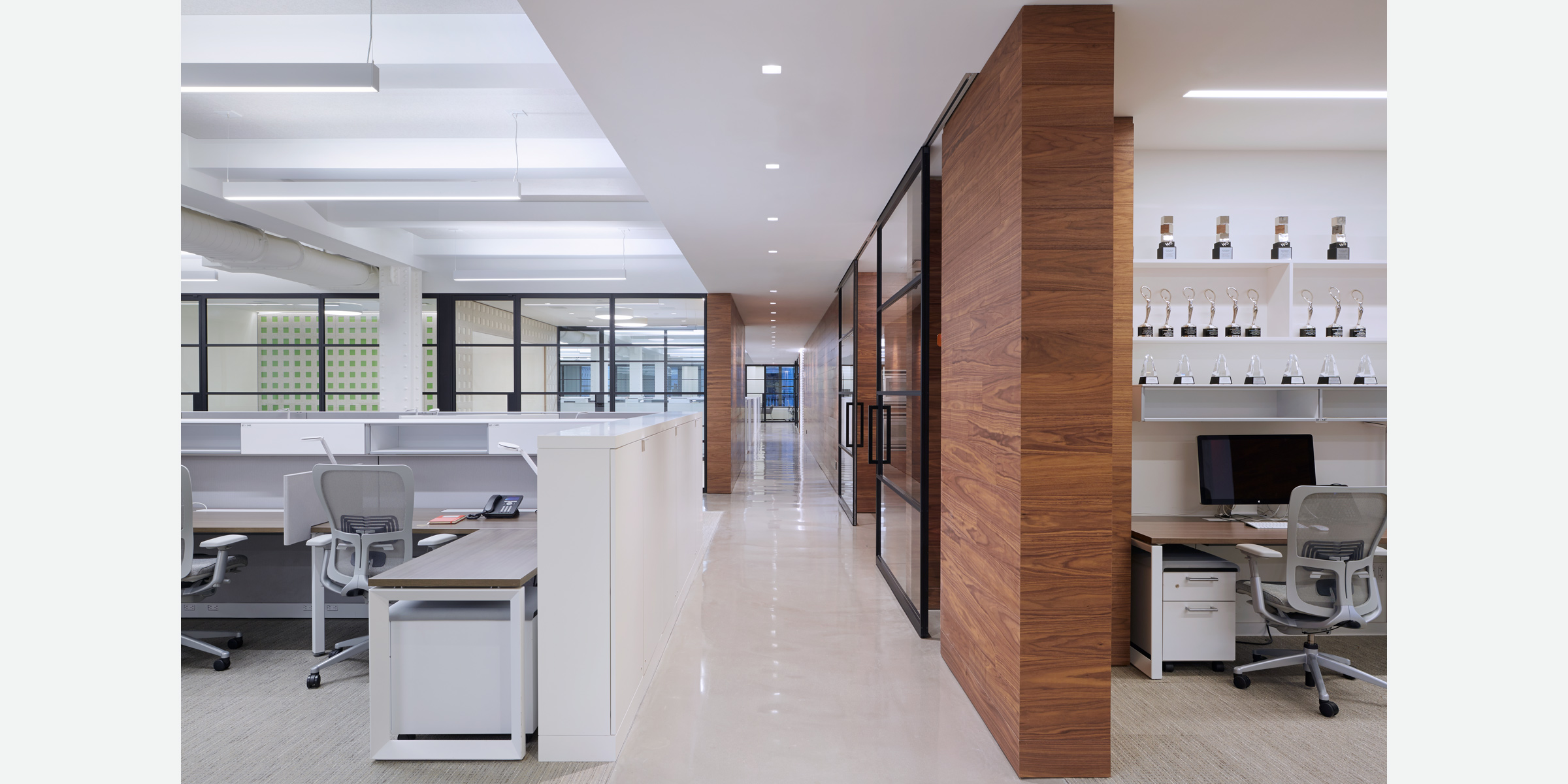 Space Reconfiguration using sliding stacking walls, swing doors, fixed panels | Acxiom Corporate Headquarters | Wide Opening Without Tracks on the Floor | Architect: Amy Lopez-Cepero Architects