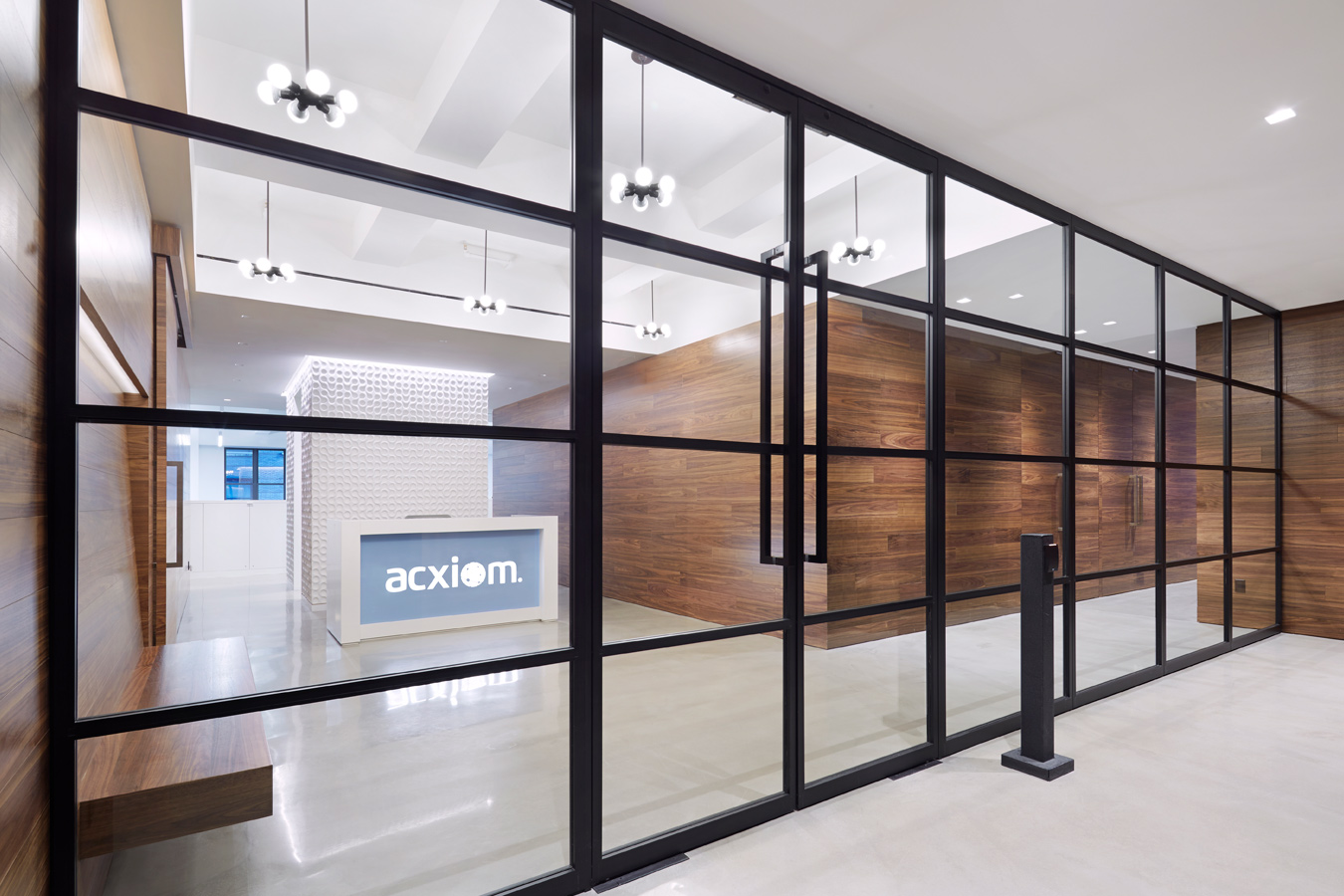 Space Reconfiguration using sliding stacking walls, swing doors, fixed panels | Acxiom Corporate Headquarters | Wide Opening Without Tracks on the Floor | Architect: Amy Lopez-Cepero Architects