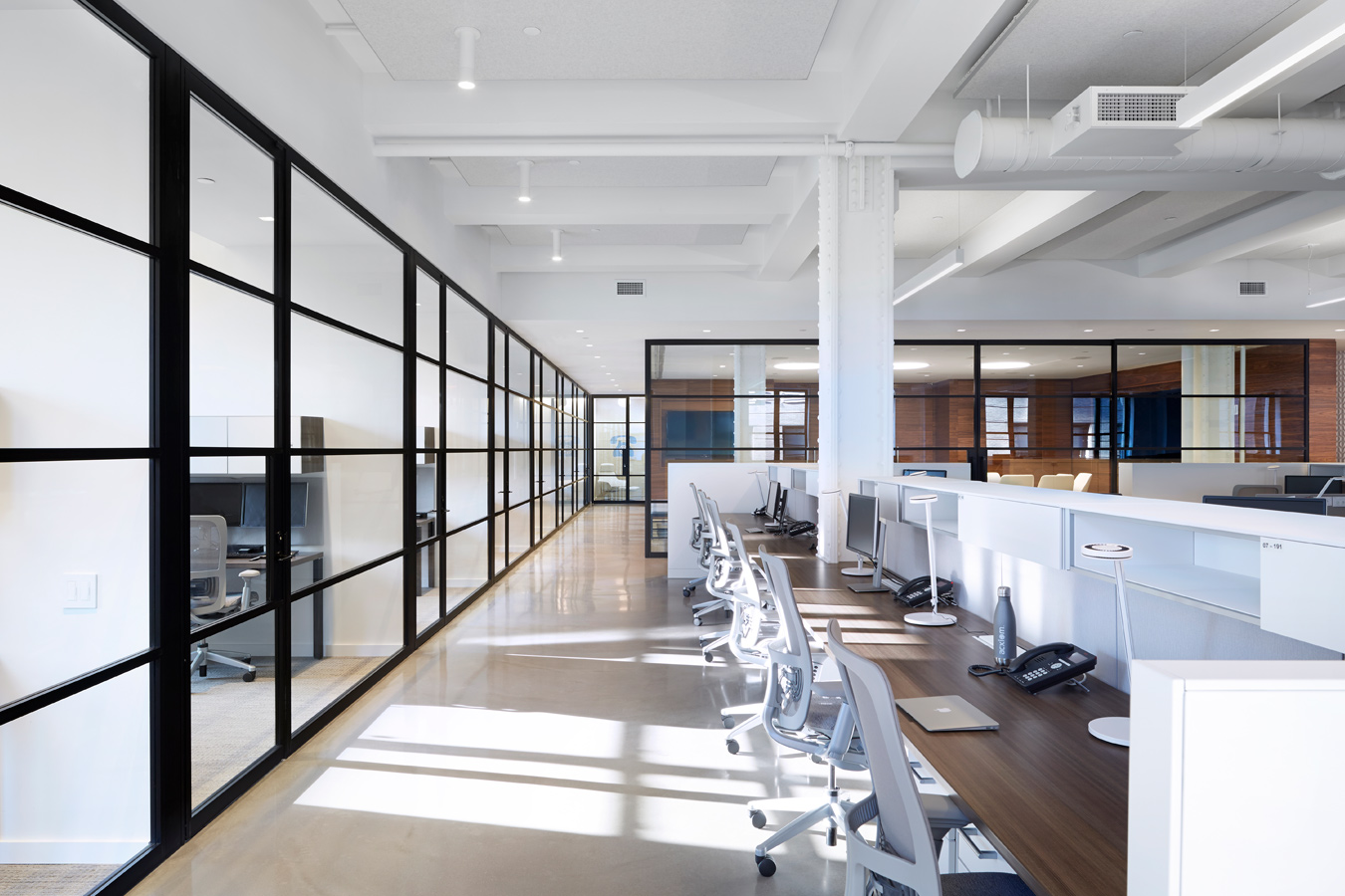 Space Reconfiguration using sliding stacking walls, swing doors, fixed panels | Acxiom Corporate Headquarters | Wide Opening Without Tracks on the Floor | Architect: Amy Lopez-Cepero Architects