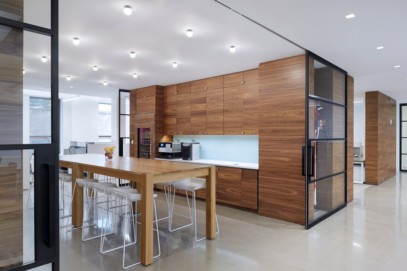 Space Reconfiguration using sliding stacking walls, swing doors, fixed panels | Acxiom Corporate Headquarters | Wide Opening Without Tracks on the Floor | Architect: Amy Lopez-Cepero Architects