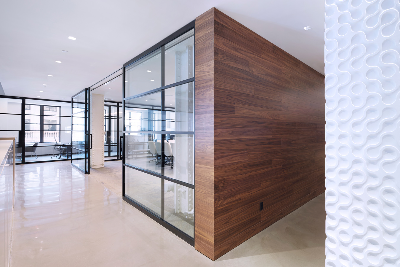 Acxiom offices interior architectural design: fixed panels, sliding doors